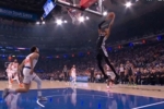 就打篮下！卡斯尔分球文班亚马 后者在篮下轻松放篮命中