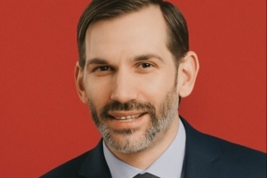 老鹰管理层变动：彼得&middot;丁威迪晋升运营副总裁 前ESPN记者任顾问