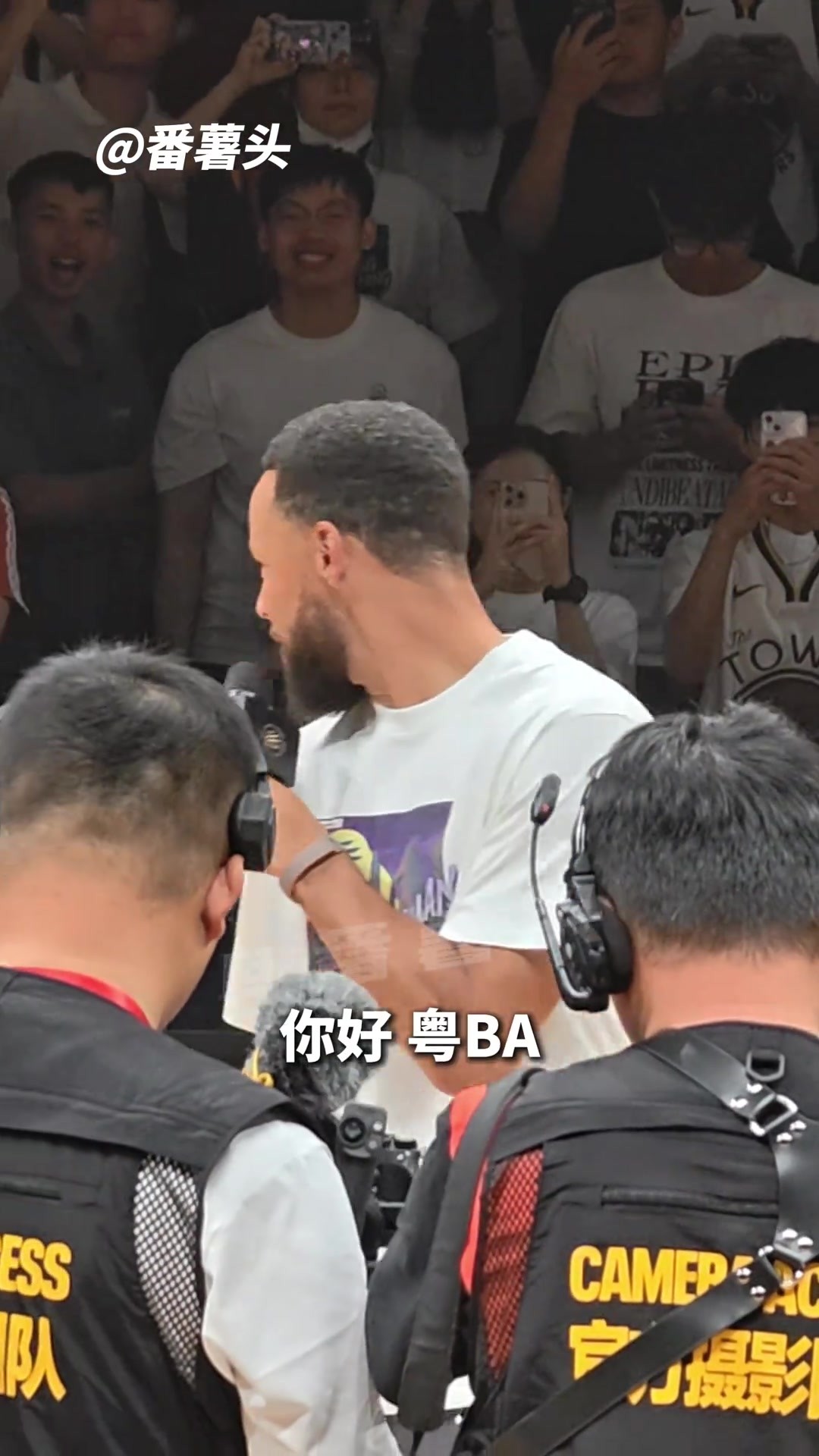 库里现身&ldquo;粤BA&rdquo;现场！还获赠定制月饼