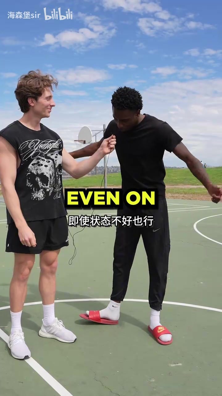 节目效果！小伙子能否单挑战胜职业女篮球员？