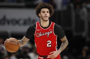 朗佐&middot;鲍尔辟谣退役传闻：这对我可是大新闻 我还在等NBA球队召唤